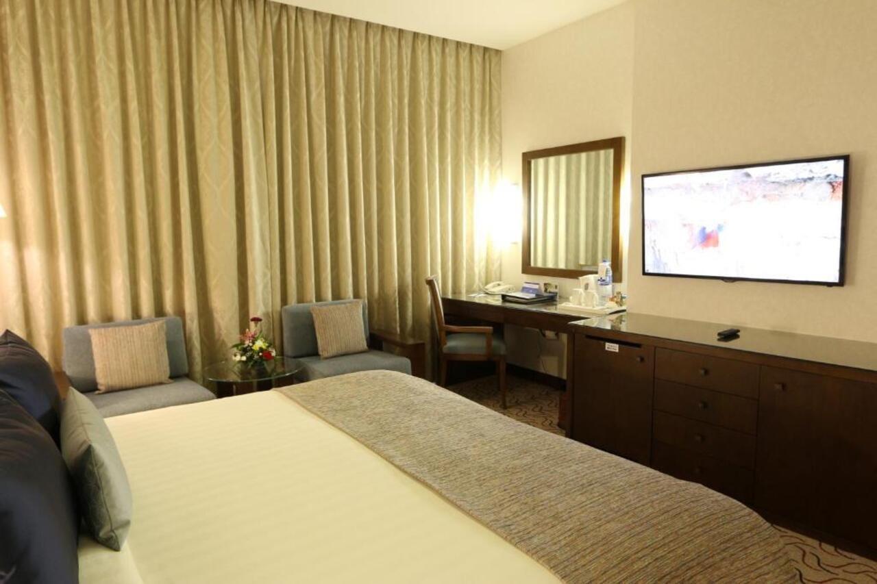 Samaya Hotel Deira Dubái Exterior foto